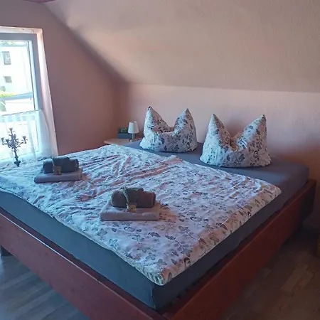 Zentrale Doppelbettzimmer Privatunterkunft *
